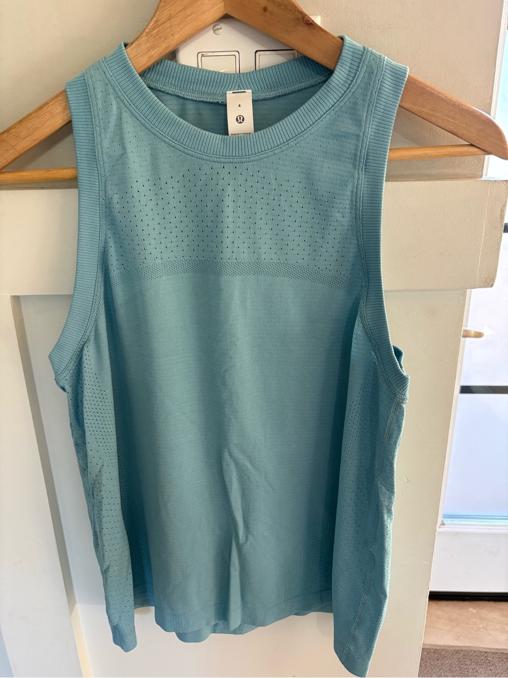 lululemon athletica Women’s Swiftly relaxed tank - Aqua Blue